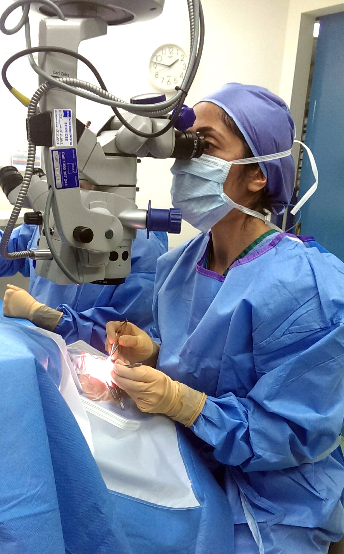 Dr Dana Robaei performing eye surgery